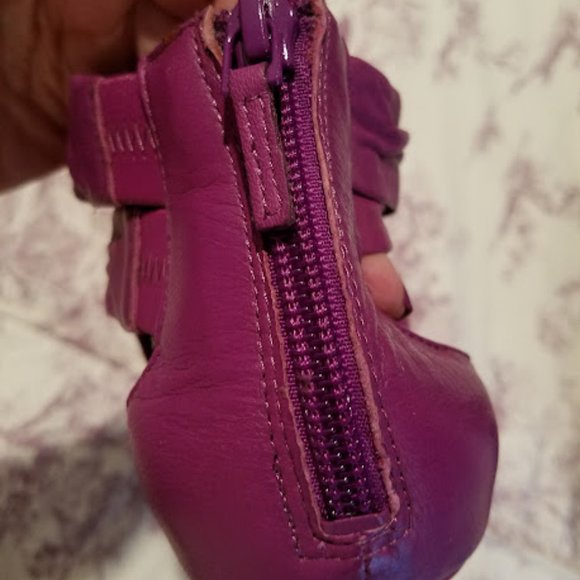 BCBGeneration FUCHSIA PINK SOFT BUTTERY LEATHER SANDALS NEW CONDITION SZ 10 M - Picture 6 of 16